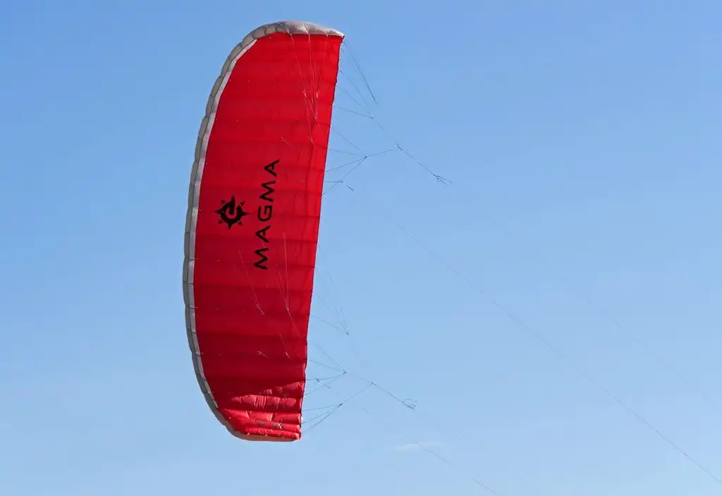 Elliot Magma III 2.0 Elliot Magma III 2.0 Vierleiner-Lenkdrachen 267 cm x 85 cm rot